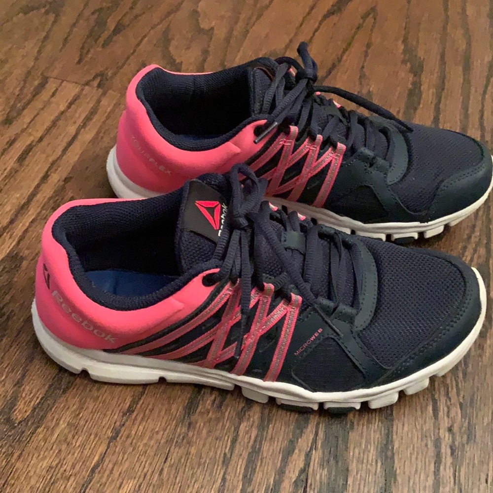 Reebok Yourflex athletic shoes. Very good condition. Size 8. Navy and pink.